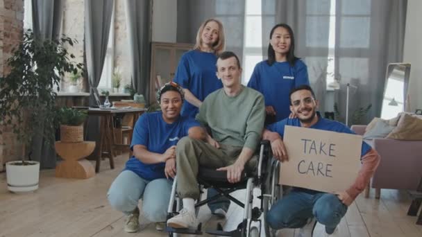 Zoom Out Portrait Multi Ethnic Team Volunteers Blue Shirts Young — Stock Video