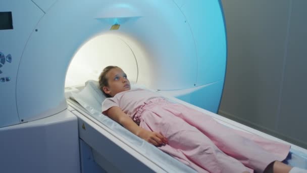 Slowmo Shot Year Old Girl Getting Magnetic Resonance Imaging Scanner — Stock Video