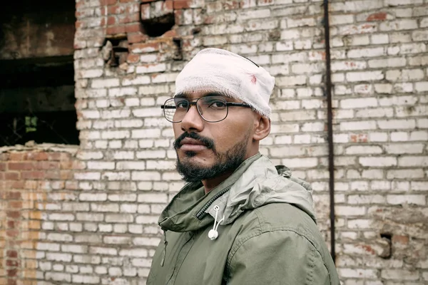 Moyen-Orient homme avec tête bandée — Photo