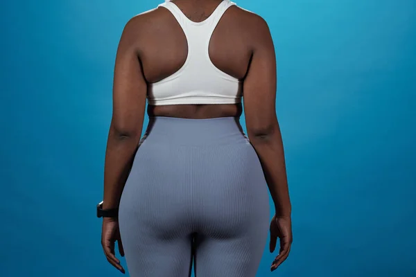 Visão traseira de jovem plus tamanho feminino em activewear — Fotografia de Stock