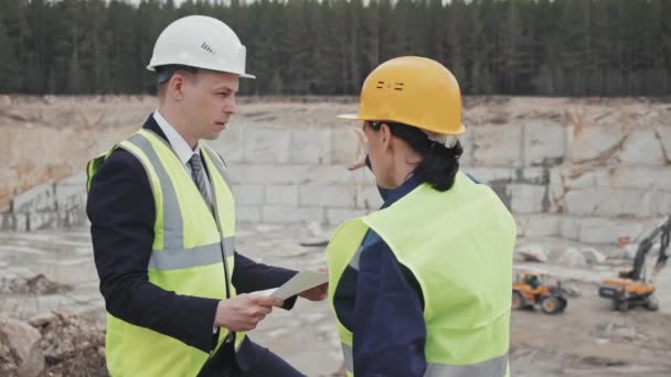 Slowmo Tracking Shot Male Manager Suit Safety Vest Hard Hat — Stock Video