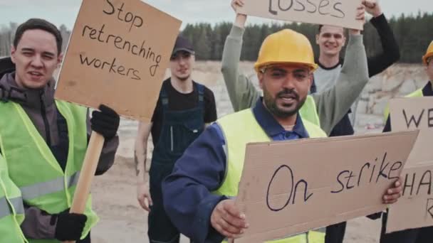 Slowmo Tracking Close Frustrated Male Female Quarry Workers Holding Signs — Stock Video