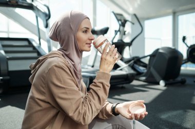 İçme suyu içinde jimnastik salonu