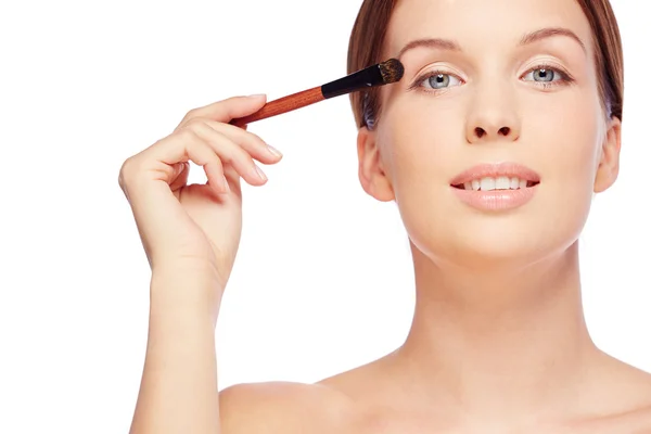 Woman applying make-up — Stock Photo, Image