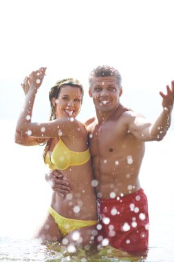 su sıçramasına Çift