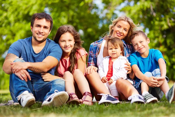 Glückliche Familie — Stockfoto