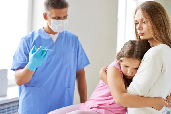 Doctor making injection to little girl — Stock Photo, Image