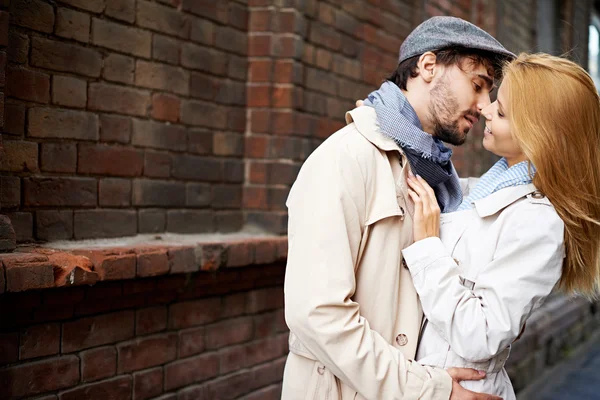 Casal urbano — Fotografia de Stock