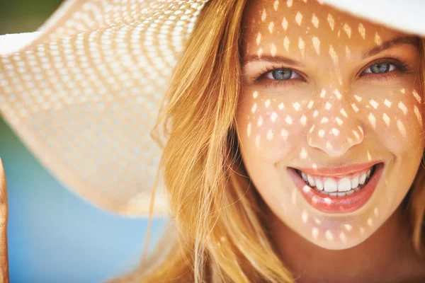 Donna in cappello — Foto Stock