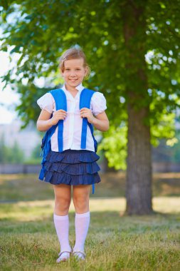 Oturmak sırt çantası ile