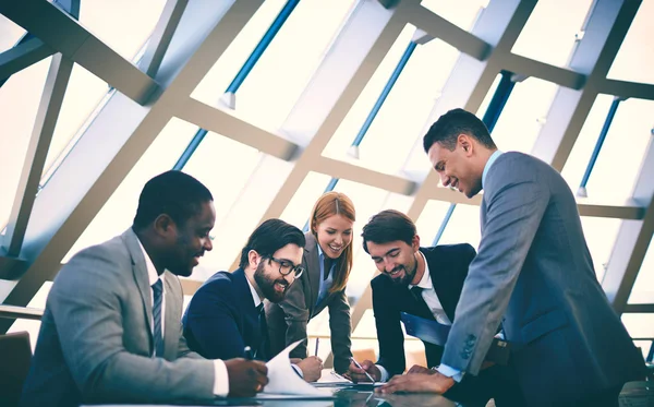 Pläne diskutieren — Stockfoto