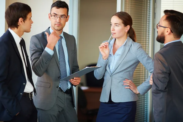 Nachdenkliche Geschäftspartner — Stockfoto