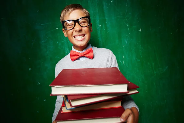 Junge mit Büchern — Stockfoto