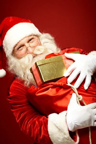 Άγιος Βασίλης με σάκο γεμάτο δώρα — Φωτογραφία Αρχείου