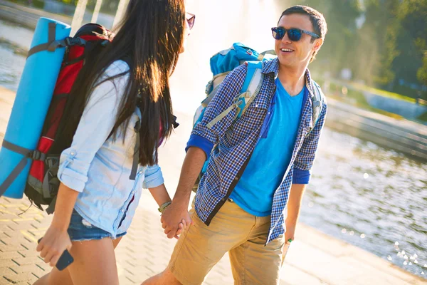 Travelers in city — Stock Photo, Image