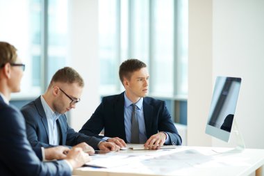 Ofis çalışanları toplantısı