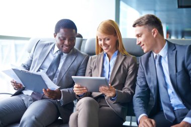 Veri havaalanında tartışırken yöneticileri