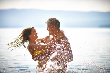 suda eğlenmek Çift