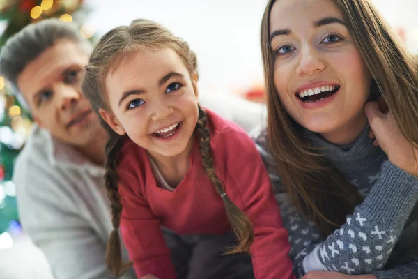 Eltern und Tochter lachen — Stockfoto