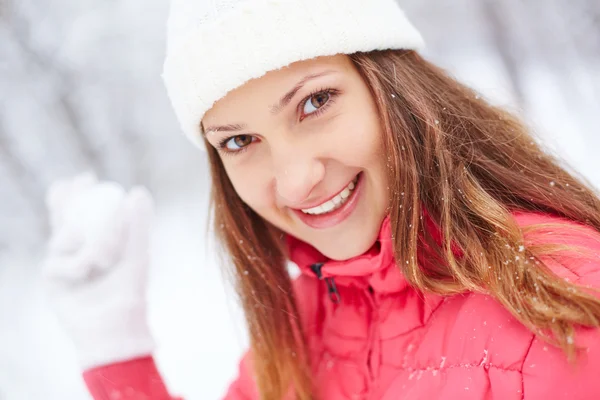 Söt kvinna i winterwear — Stockfoto