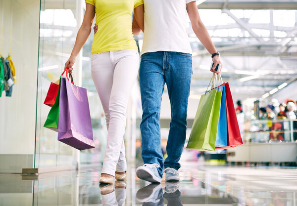 Couple with shopping bags