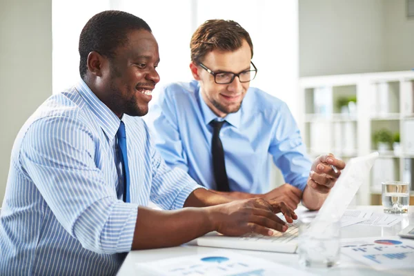 Businessmen working with computer — Stock Photo, Image