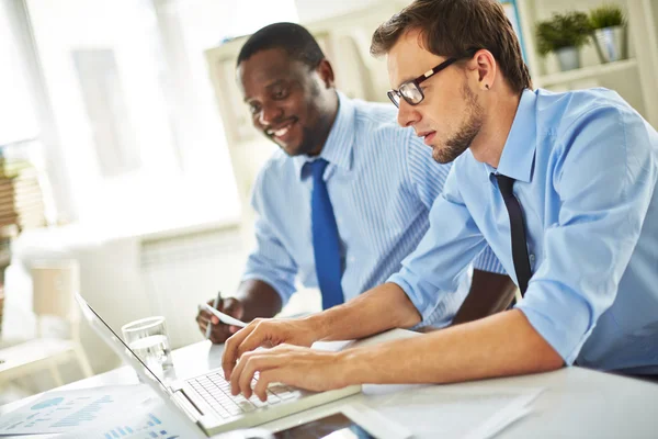 Businessmen working with computer — Stock Photo, Image