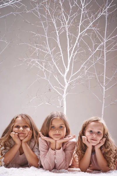 Girls in winter forest — Stock Photo, Image