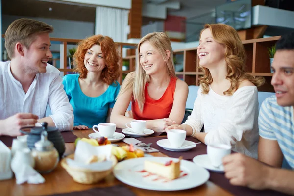 Kafede çay içme arkadaş