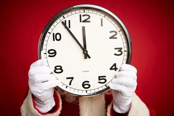 Santa Claus sosteniendo reloj — Foto de Stock