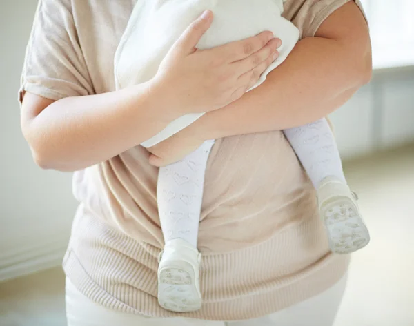 Ana holding kız — Stok fotoğraf