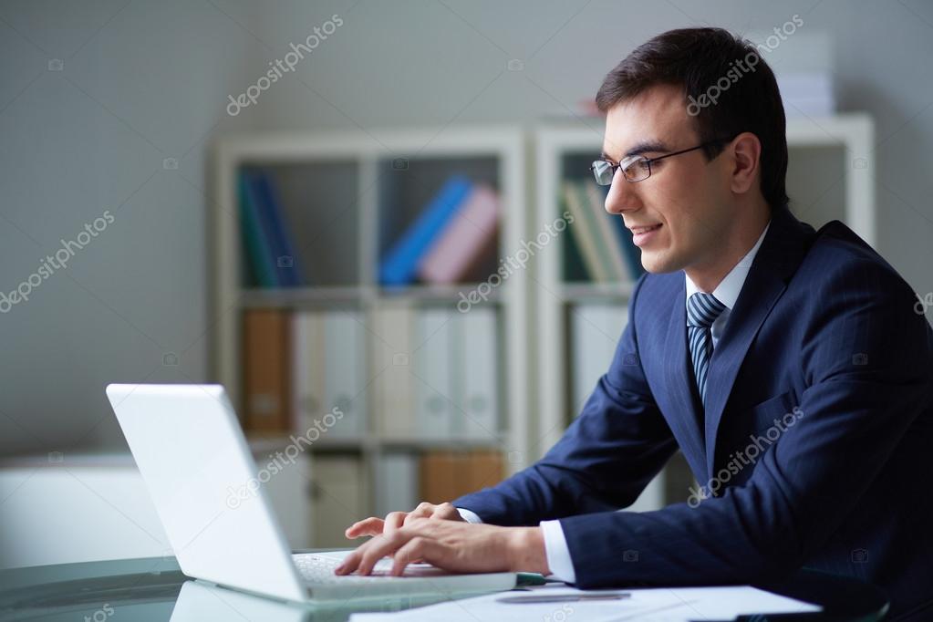 Переводчик работа фото. Деловые переговоры с иностранными партнерами. Переводчик. Устные переговоры. Лингвист профессия.