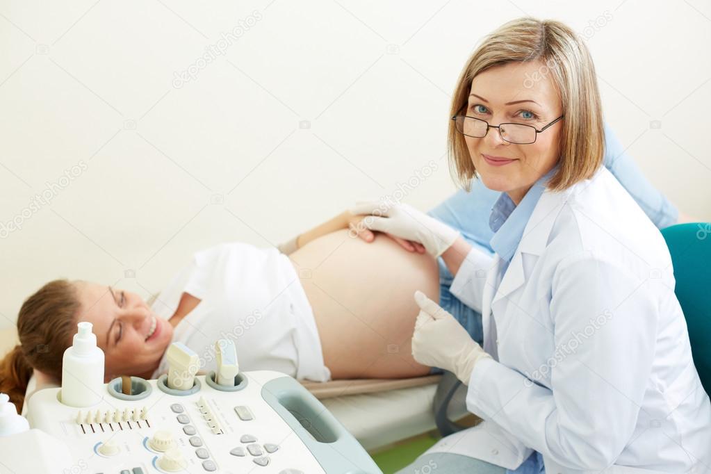Obstetrician and pregnant woman