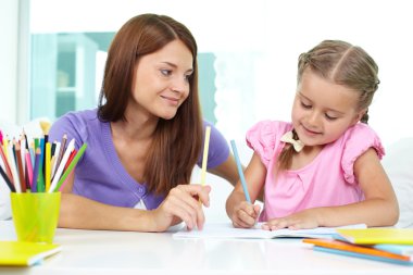 Anne ve kızı çizim