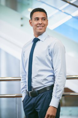 genç işadamı resmi kıyafeti