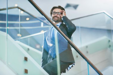 işadamı şık elbiseli