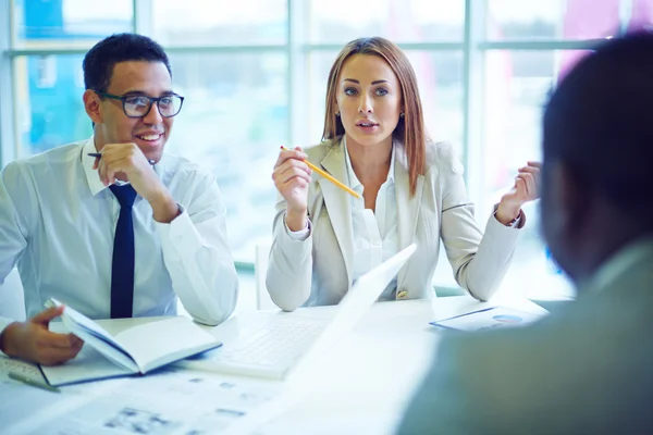 Gente de negocios en reunión — Foto de Stock