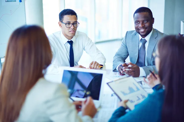 Socios comerciales en la reunión — Foto de Stock