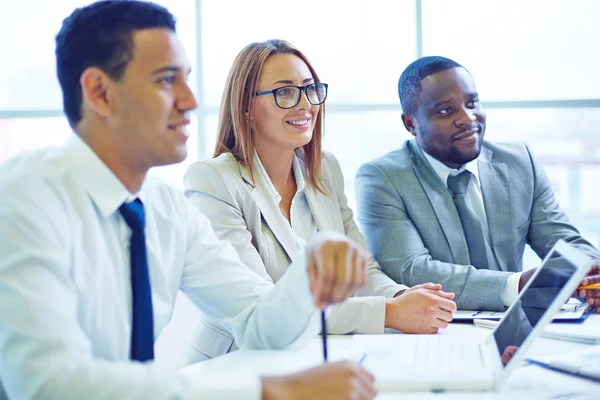 Empresários em conferência — Fotografia de Stock