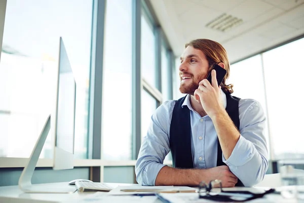 Gerente hablando por teléfono — Foto de Stock