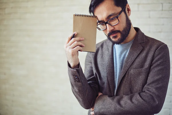 Zakenman denkt in functie — Stockfoto