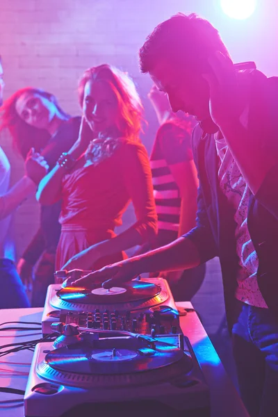 Young deejay adjusting sound — Stock Photo, Image