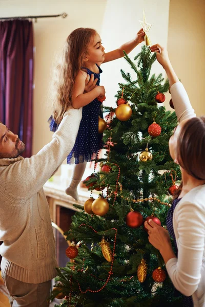 Árbol de Navidad de decoración familiar —  Fotos de Stock