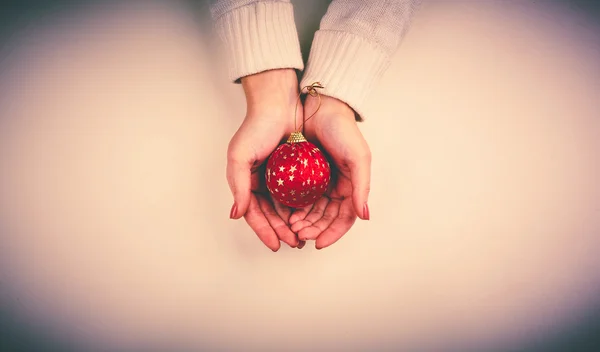 Hands with bauble — Stock Photo, Image