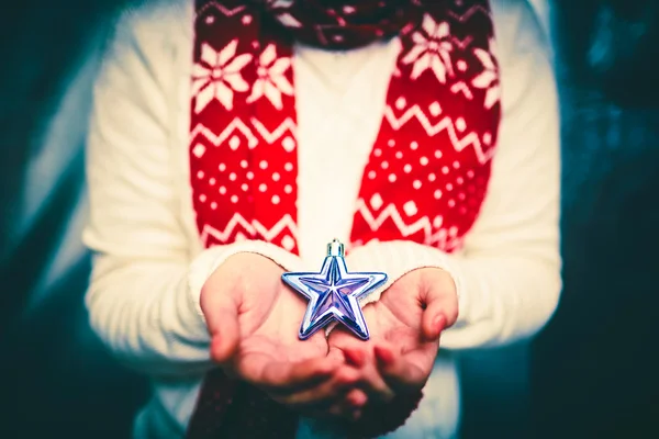 Hands holding a star — Stock Photo, Image
