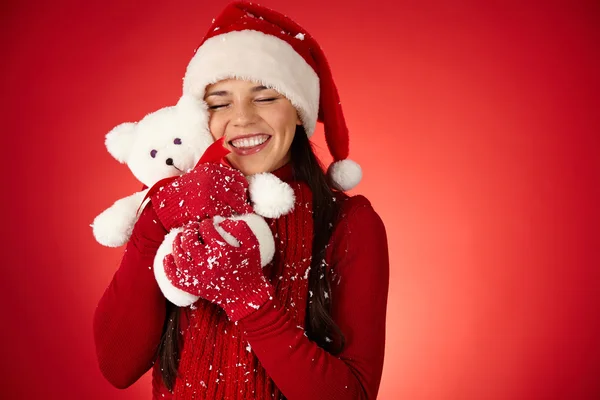 Oyuncak ayı ile Noel Baba şapkalı kız — Stok fotoğraf