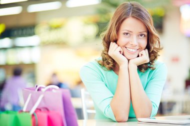 Dinlendikten sonra alışveriş kadın