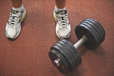 Erkek spor ayakkabı ve halter