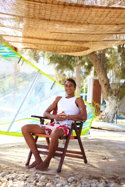 Man spending vacation at resort — Stock Photo, Image