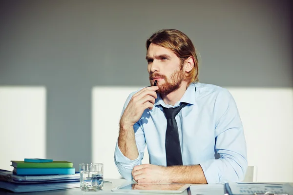 Porträt eines nachdenklichen Designers — Stockfoto